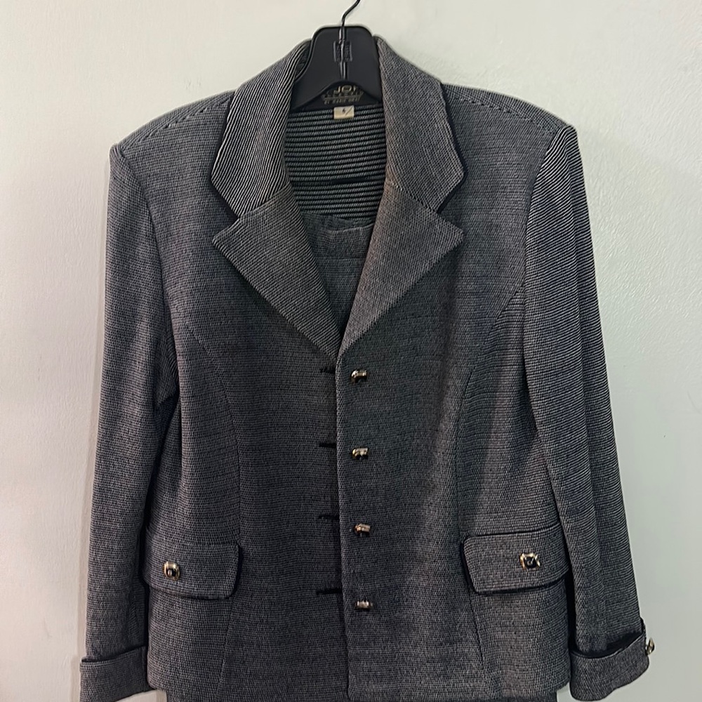 Saint John 2 Piece Suit Black & White   Skirt 4, Jacket Size 6